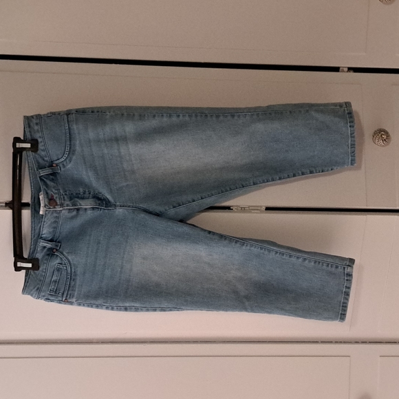 Jean capris - Picture 1 of 3
